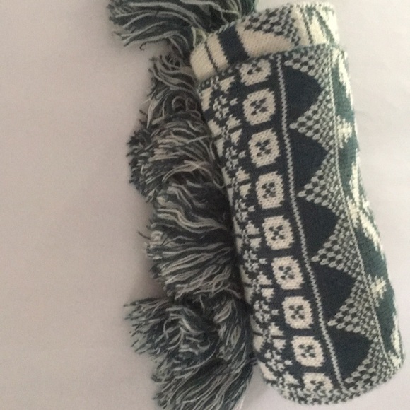 Scarf - Picture 4 of 4